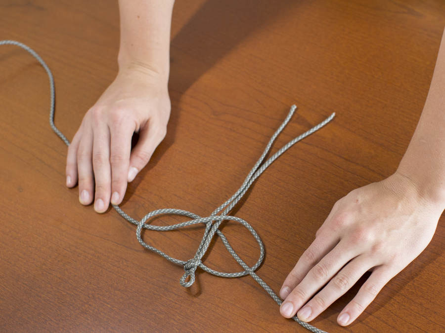 How To Make Your Own 550 Cord Bracelet (Just Like The Troops) · United