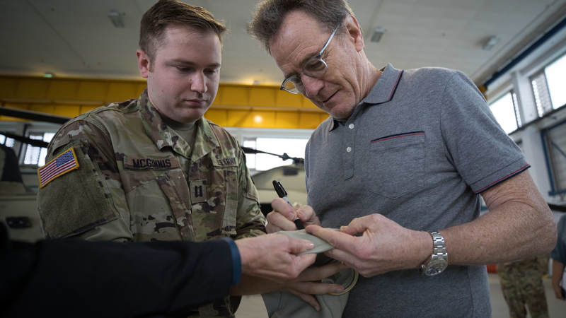Thousands of service members and military family members turned out to meet Bryan Cranston, an award-winning actor, screenwriter, director and producer who brought his best-selling “A Life in Parts” memoir to life in an intimate theater show during a USO tour across Europe.