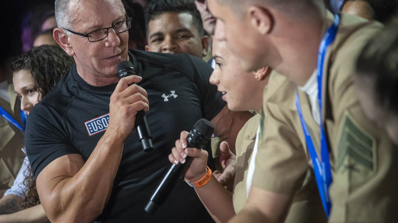 Chef Robert Irvine addresses a service member at the World's Biggest USO Tour in Washington, D.C., Sept. 13, 2018. Performances from Florida Georgia Line, actor-comedian Adam Devine and Celebrity Chef Robert Irvine were live-streamed to service members in at 88 USO locations across the United States and around the world.