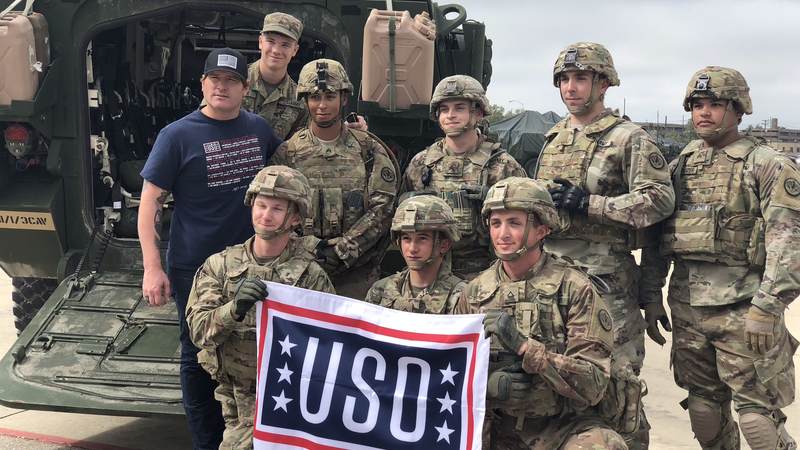 Jerrod Niemann poses with service members while on a tour of Fort Hood.