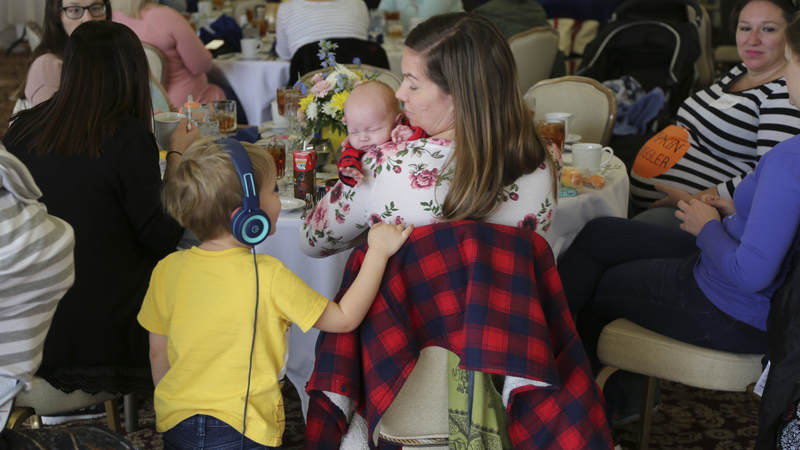 The USO and Heidi hosted its 160th event on December 5 at Fort Belvoir, Virginia, with nearly 100 moms attending—many with babies in tow.