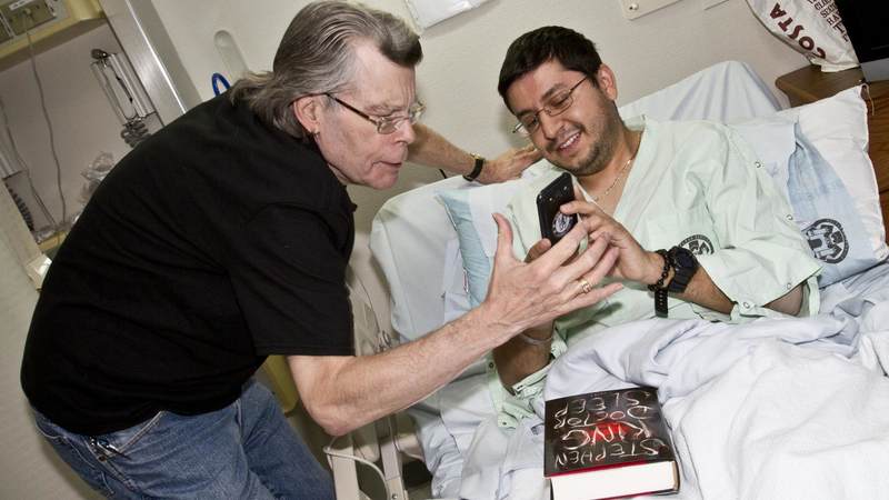 Author Stephen King kicks off his USO tour to Germany with a visit to Landstuhl Regional Medical Center, where he personally thanked medical staff and walked from room-to-room visiting with troops and their families.